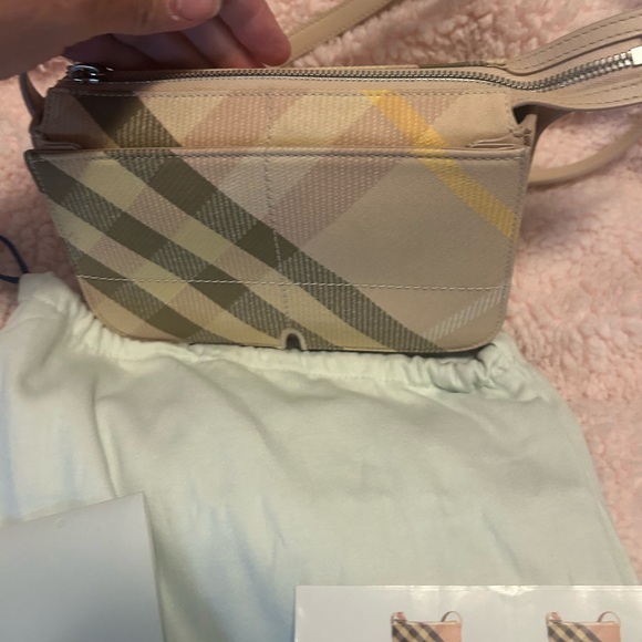 AUTHENTIC BURBERRY SNIP crossbody bag. - Picture 1 of 16